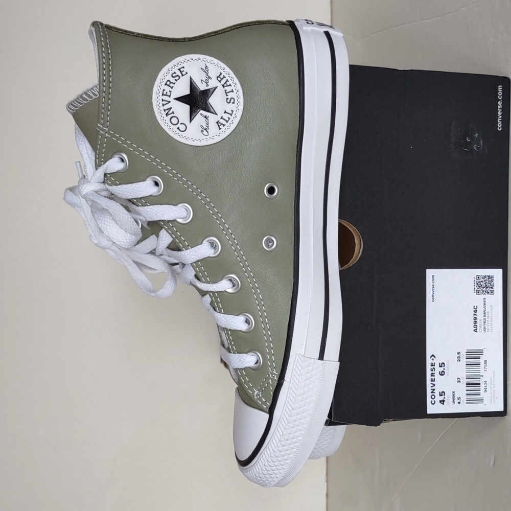 BRAND NEW CONVERSE LEATHER CTAS HI